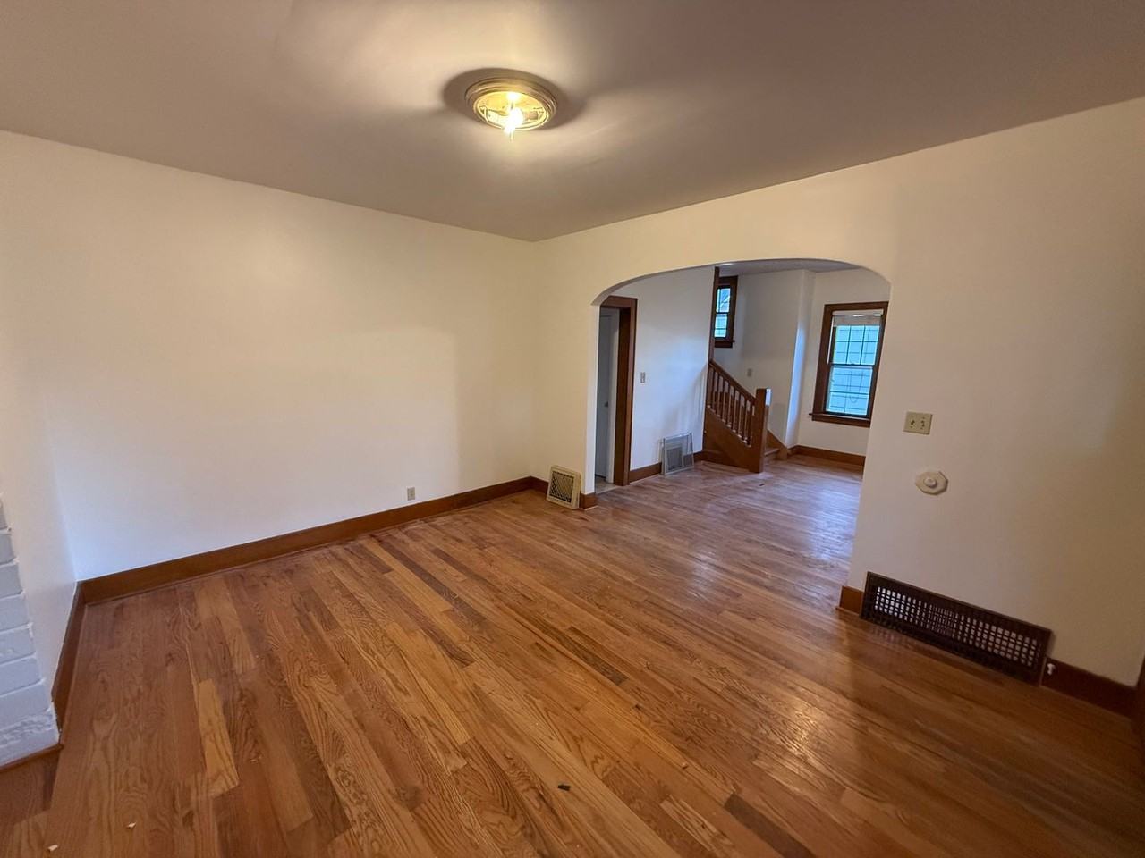 406 E 9th St - Photo 3 of 26