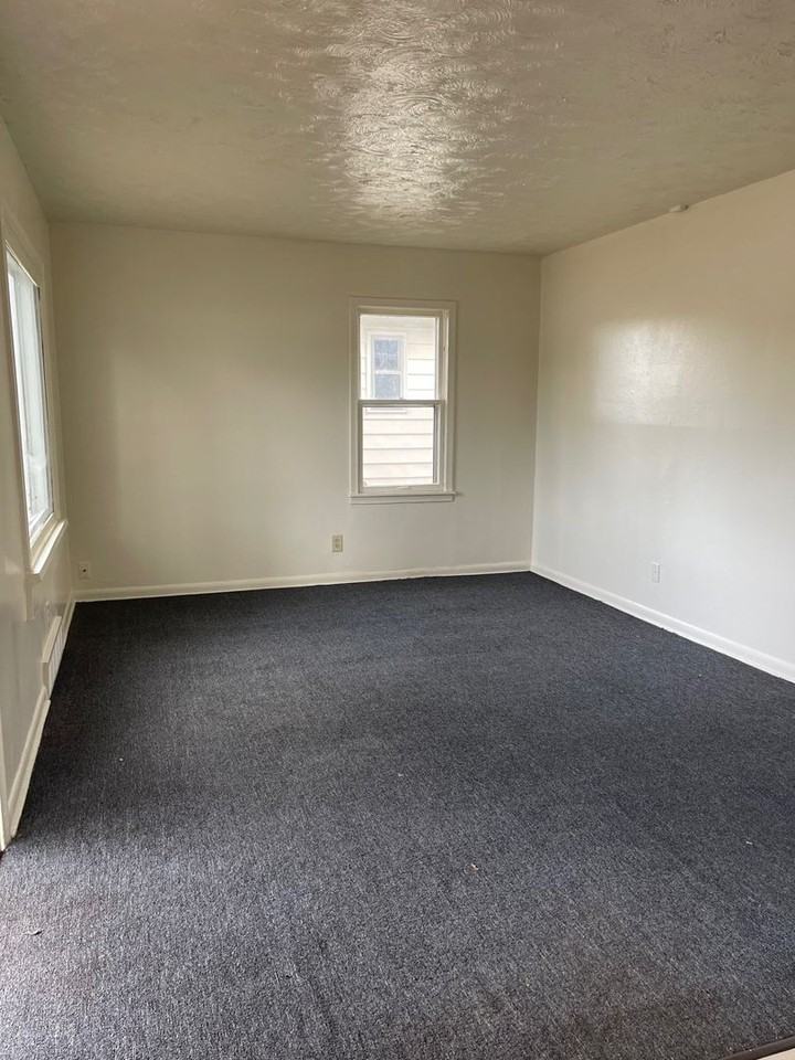 3821 Fort St - Photo 3 of 8