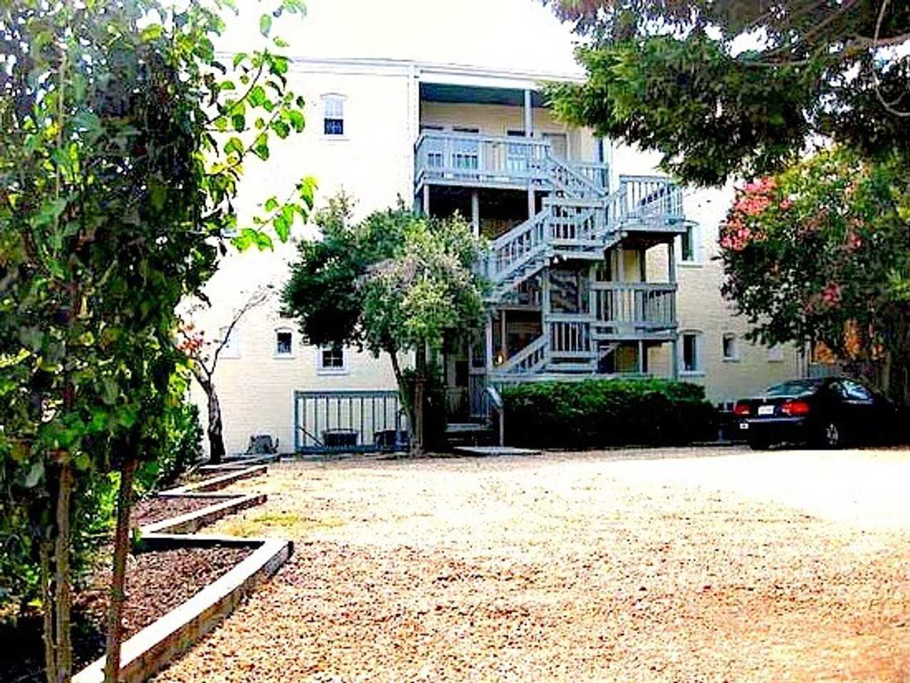 3000 W Grace St #102 - Photo 6 of 12