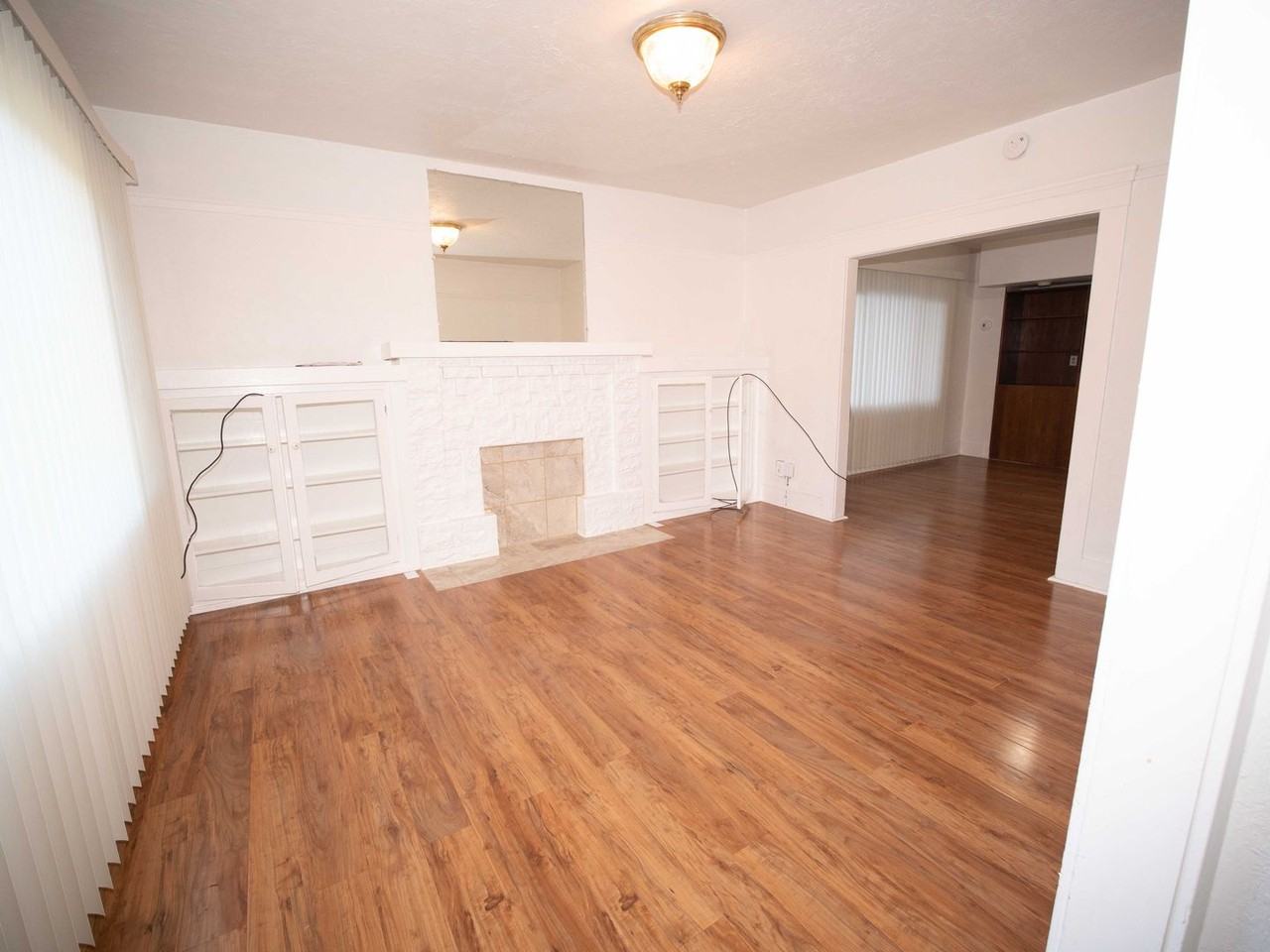 1092 53rd St - Photo 2 of 10