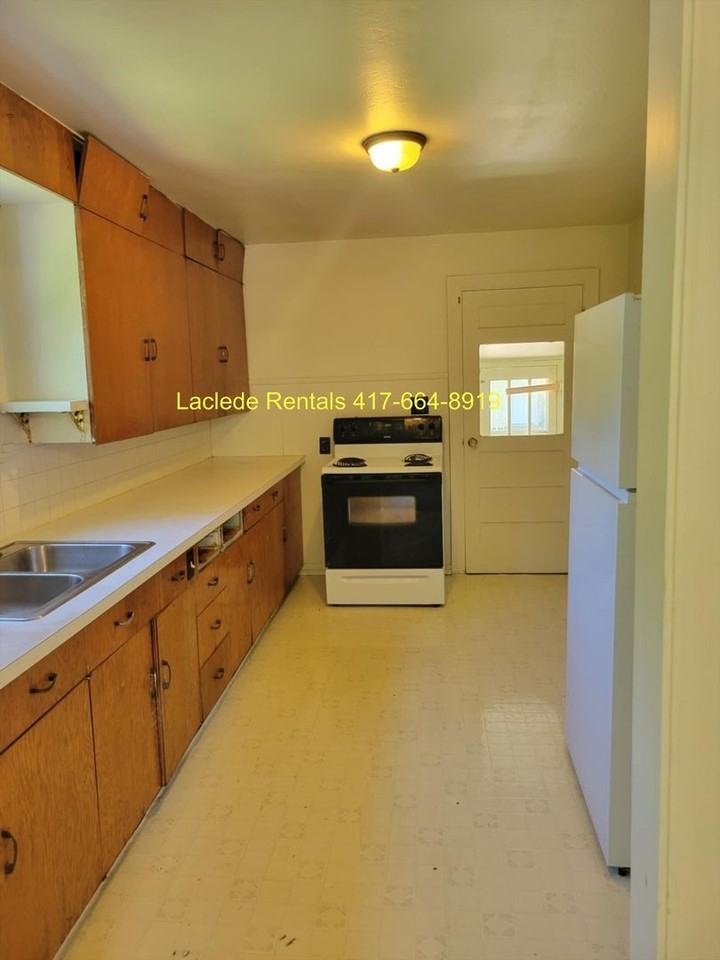 474 Center St - Photo 3 of 8