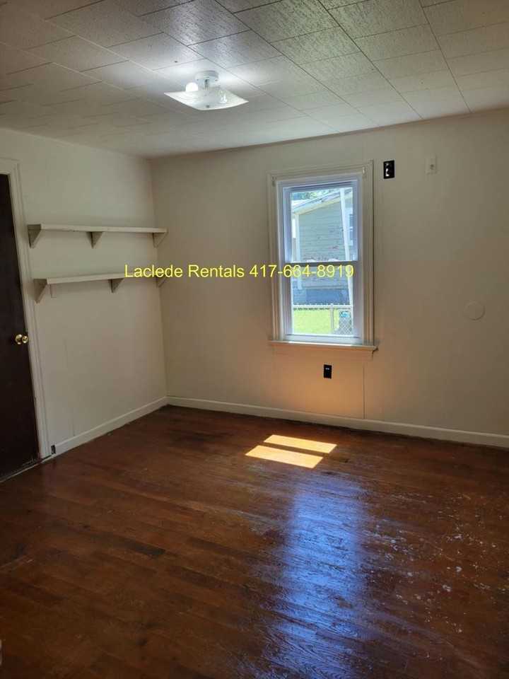 474 Center St - Photo 4 of 8