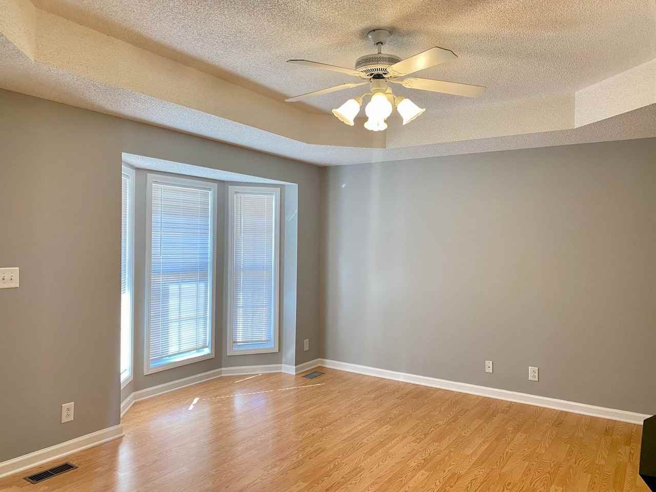 3324 Poplar Hl - Photo 3 of 33