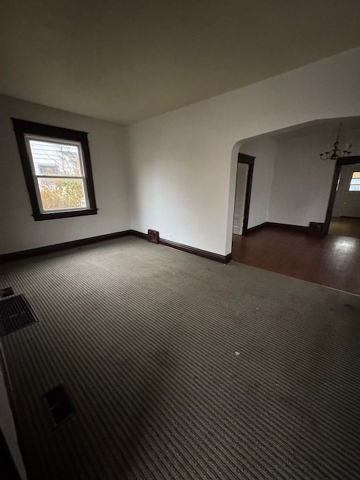 1308 Sinclair St - Photo 2 of 7