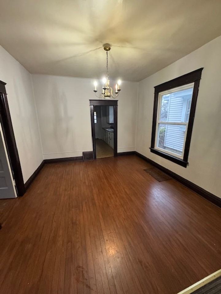 1308 Sinclair St - Photo 3 of 7