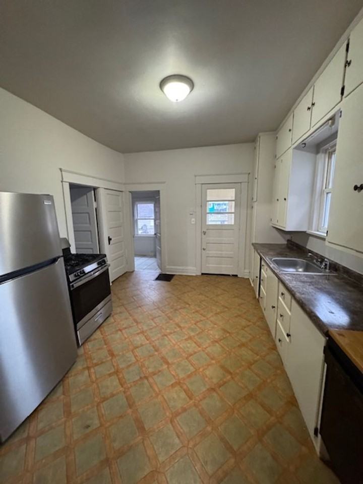 1308 Sinclair St - Photo 4 of 7