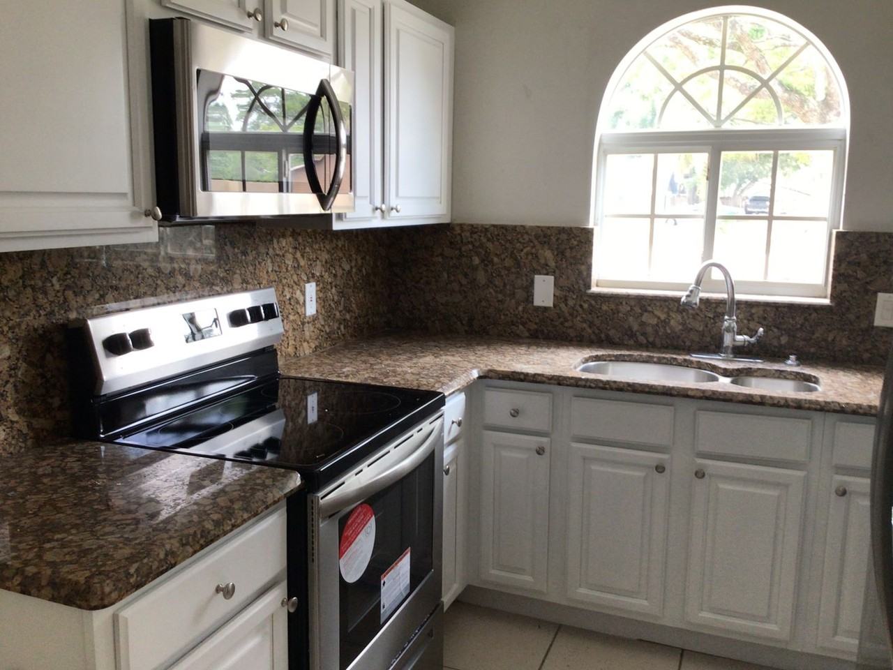 3908 Magnolia Pointe Ln - Photo 4 of 13