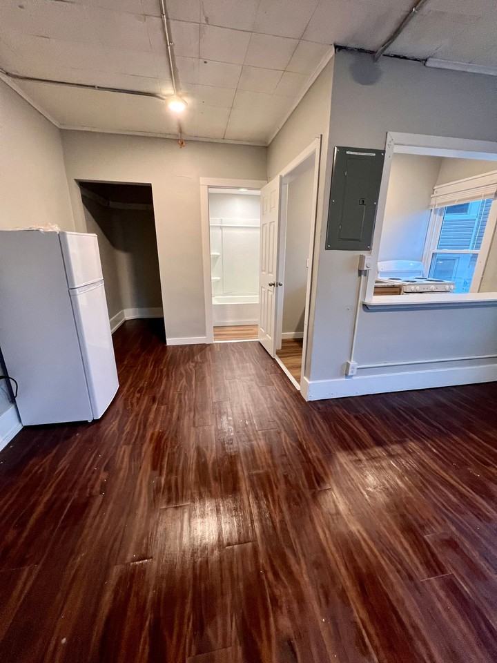 208 Scott St - Photo 3 of 6