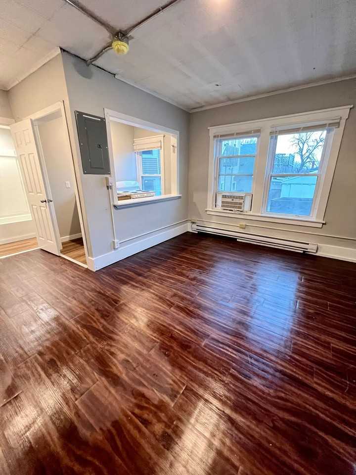 208 Scott St - Photo 4 of 6