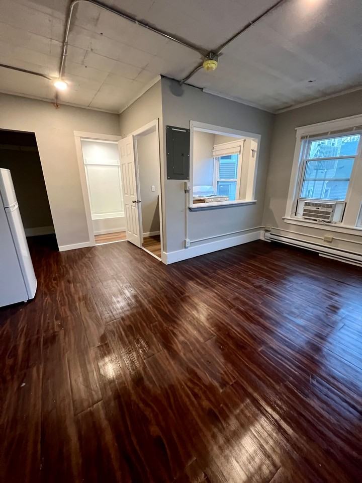 208 Scott St - Photo 5 of 6