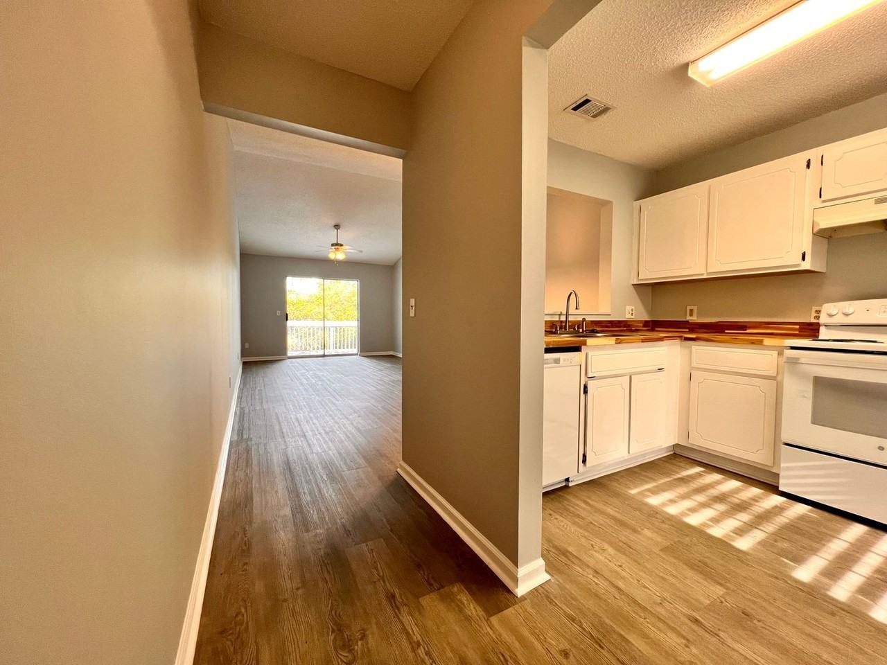 122 Magnolia Plantation Ct - Photo 3 of 28