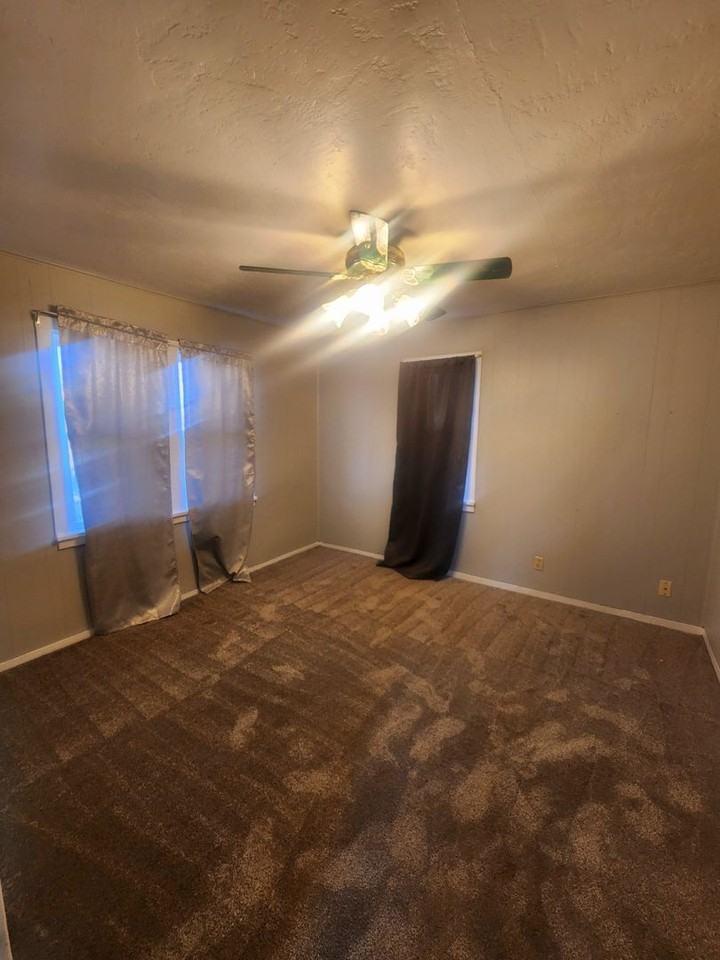 824 San Clemente Ave Nw - Photo 3 of 6