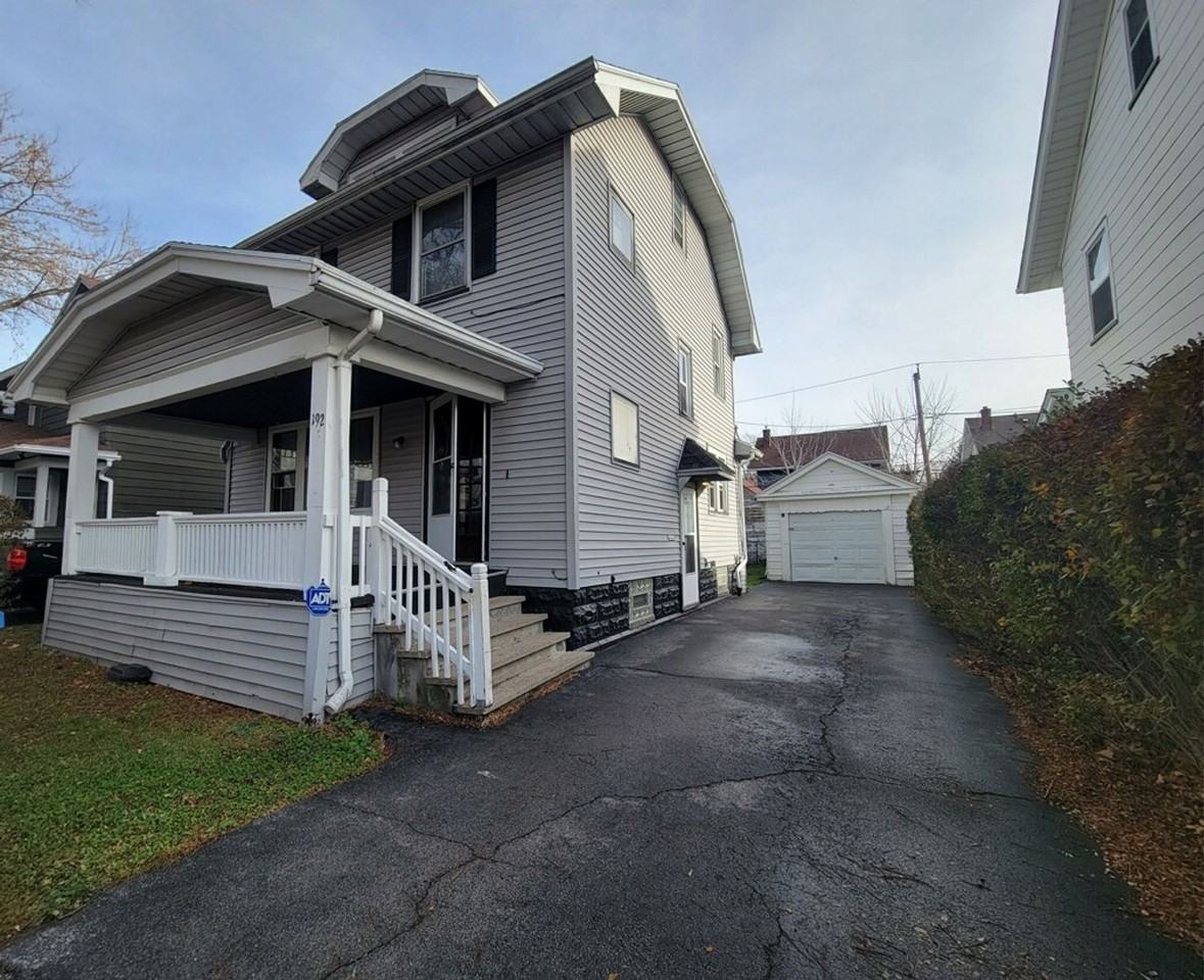 192 Morton St - Photo 2 of 17