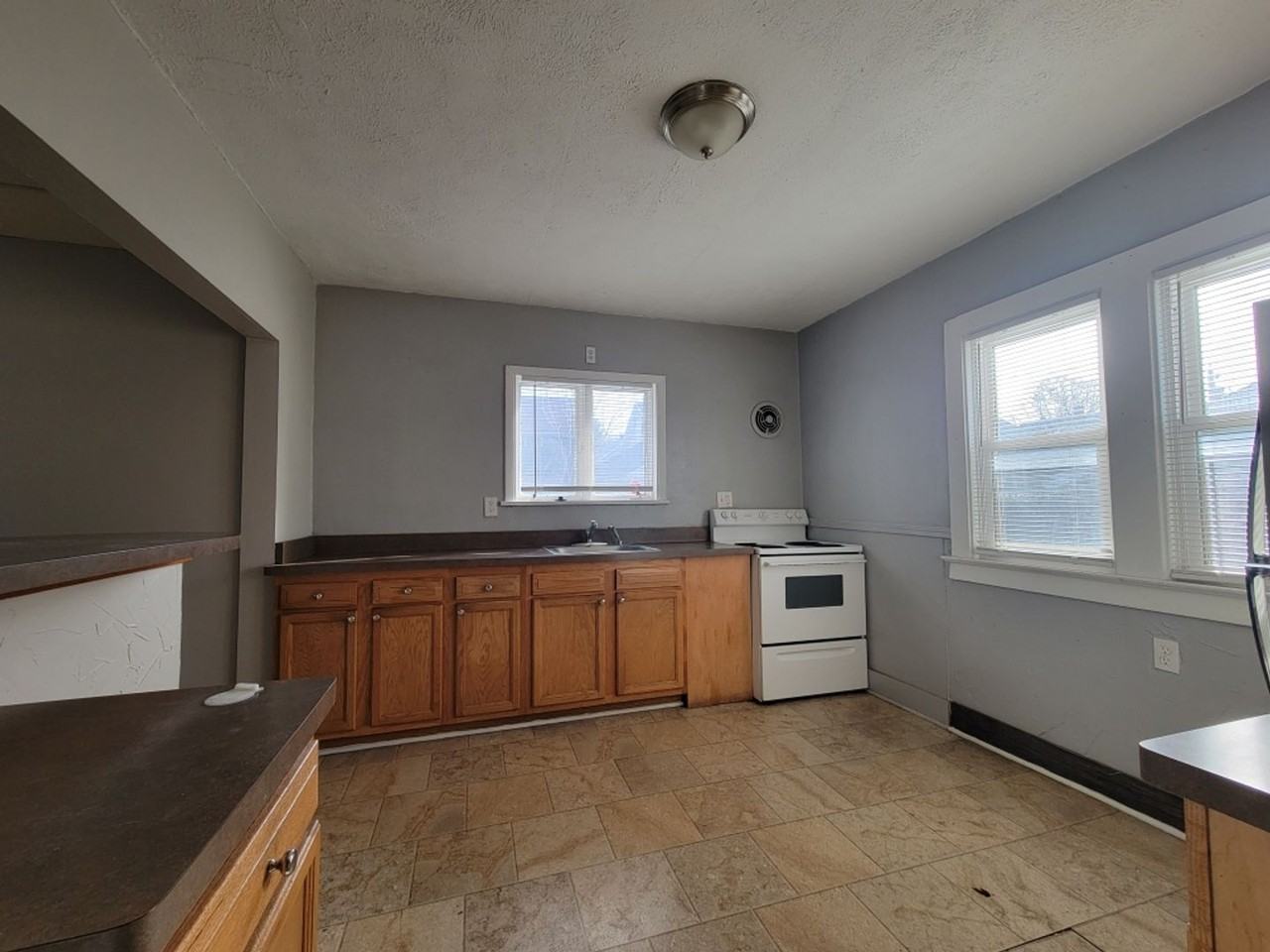 192 Morton St - Photo 6 of 17