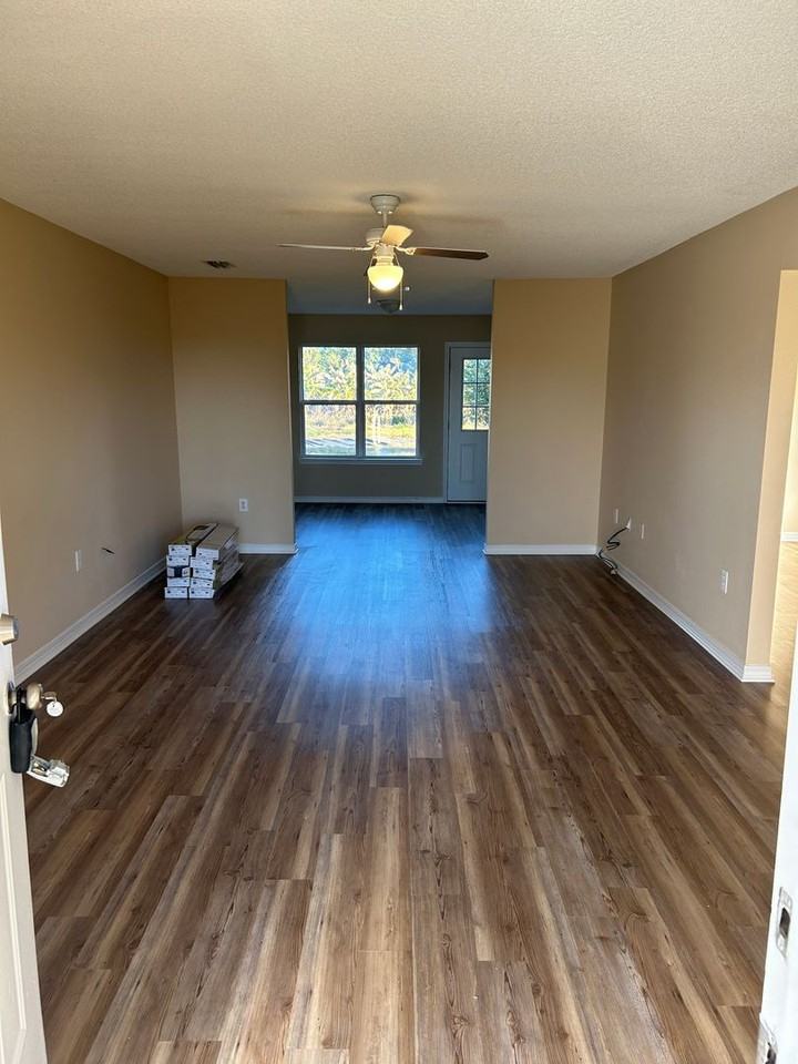 14965 Chase Ct - Photo 2 of 9