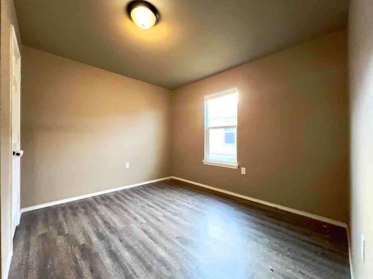 115 36th St #A - Photo 6 of 9