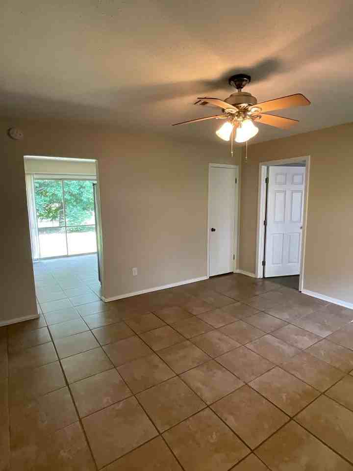 317 Hickory St - Photo 3 of 12