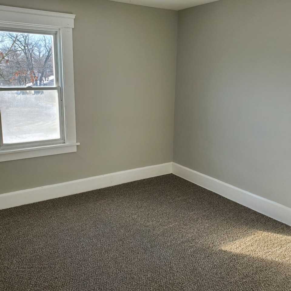 321 15th St - Photo 3 of 14