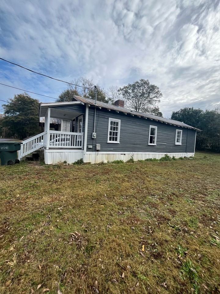 259 Boswell St - Photo 3 of 11