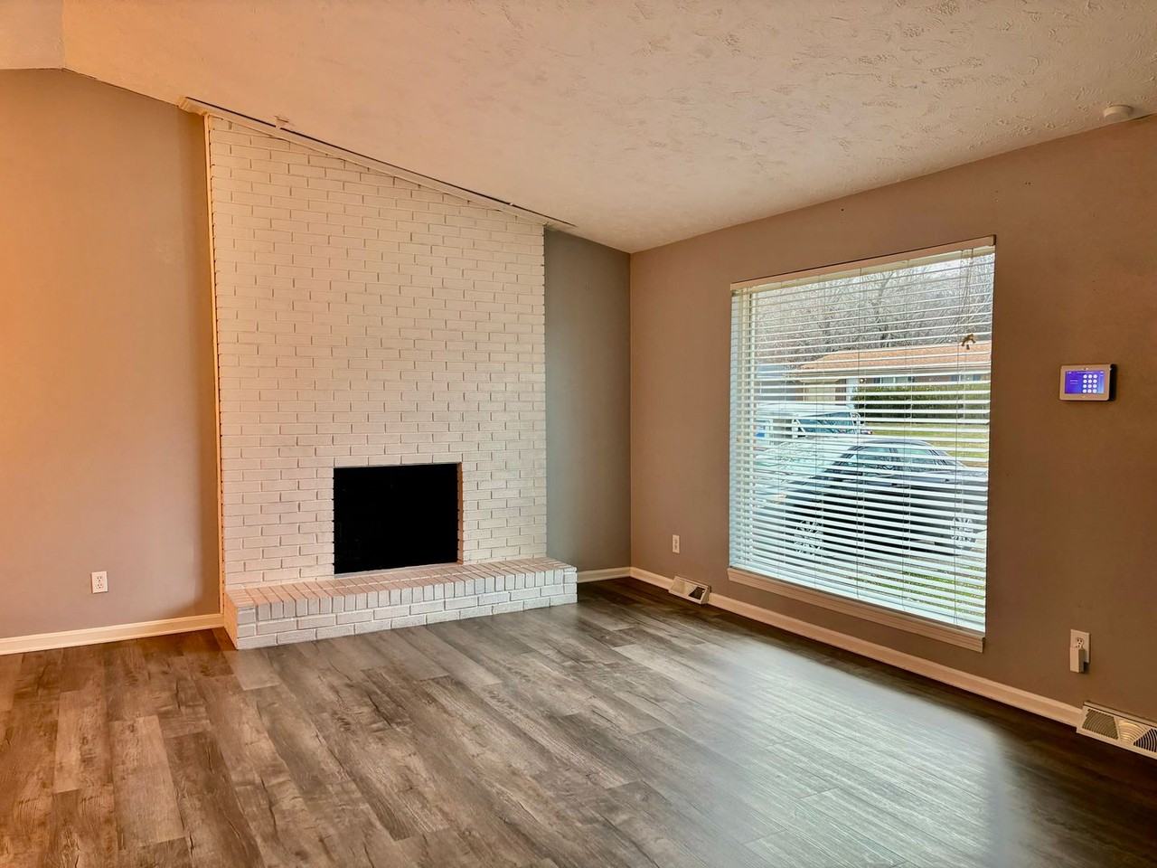 110 Glenmill Rd - Photo 3 of 32