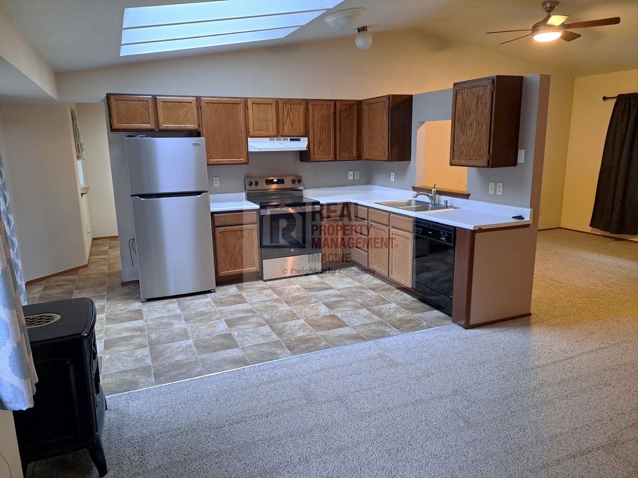 577 Malibu Dr Se - Photo 3 of 18