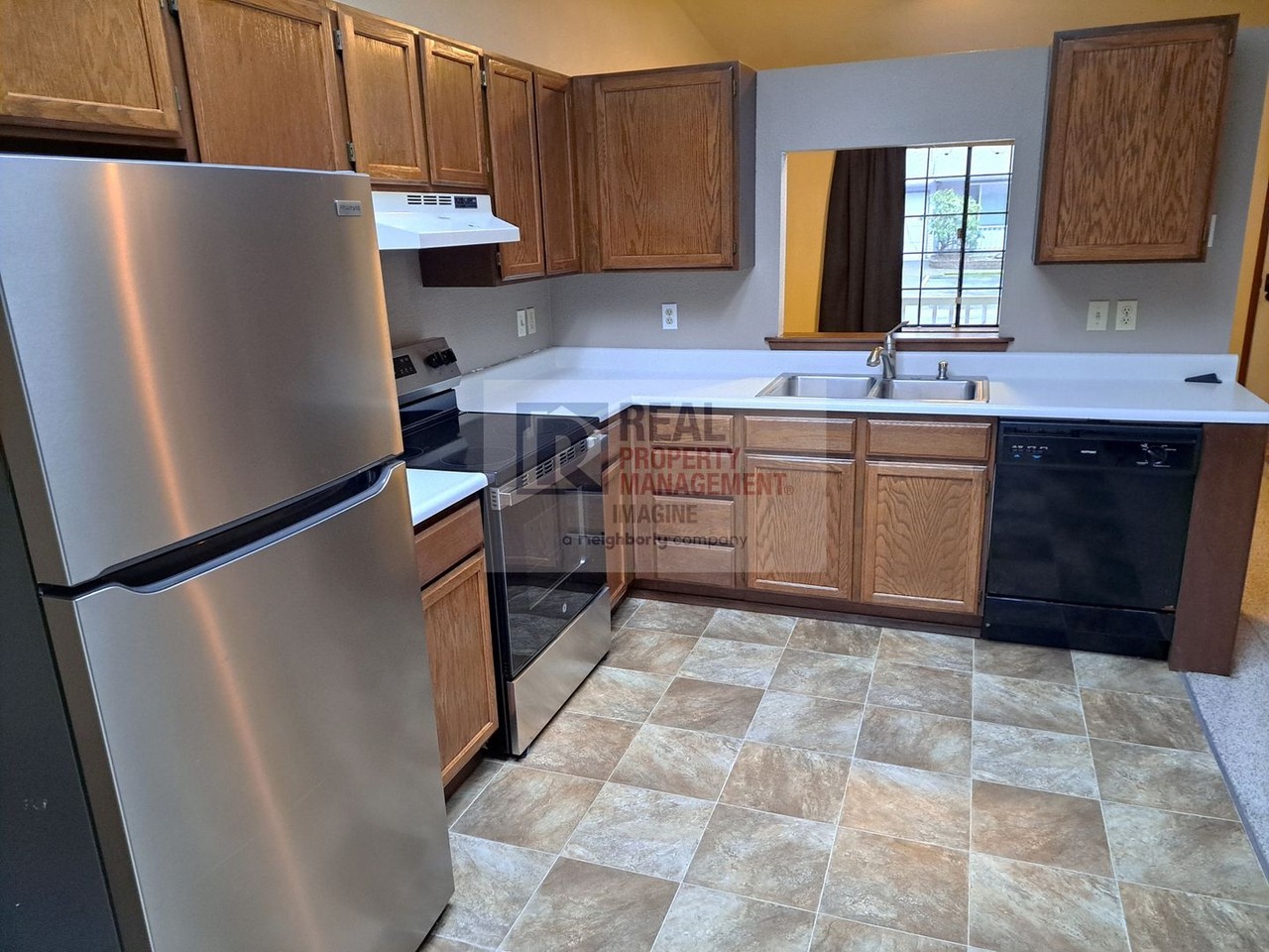577 Malibu Dr Se - Photo 4 of 18