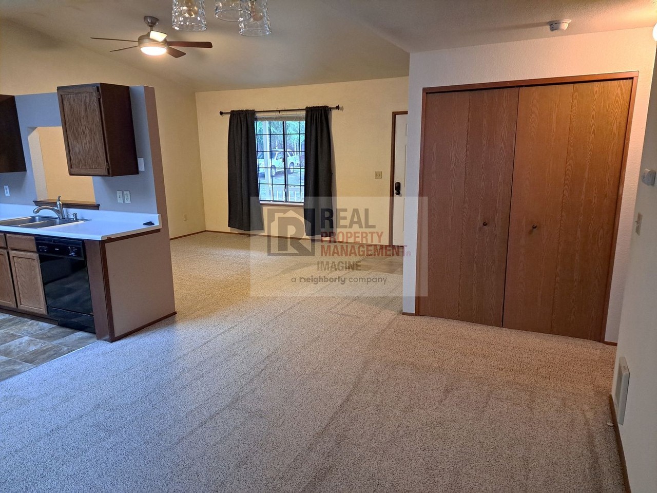 577 Malibu Dr Se - Photo 6 of 18
