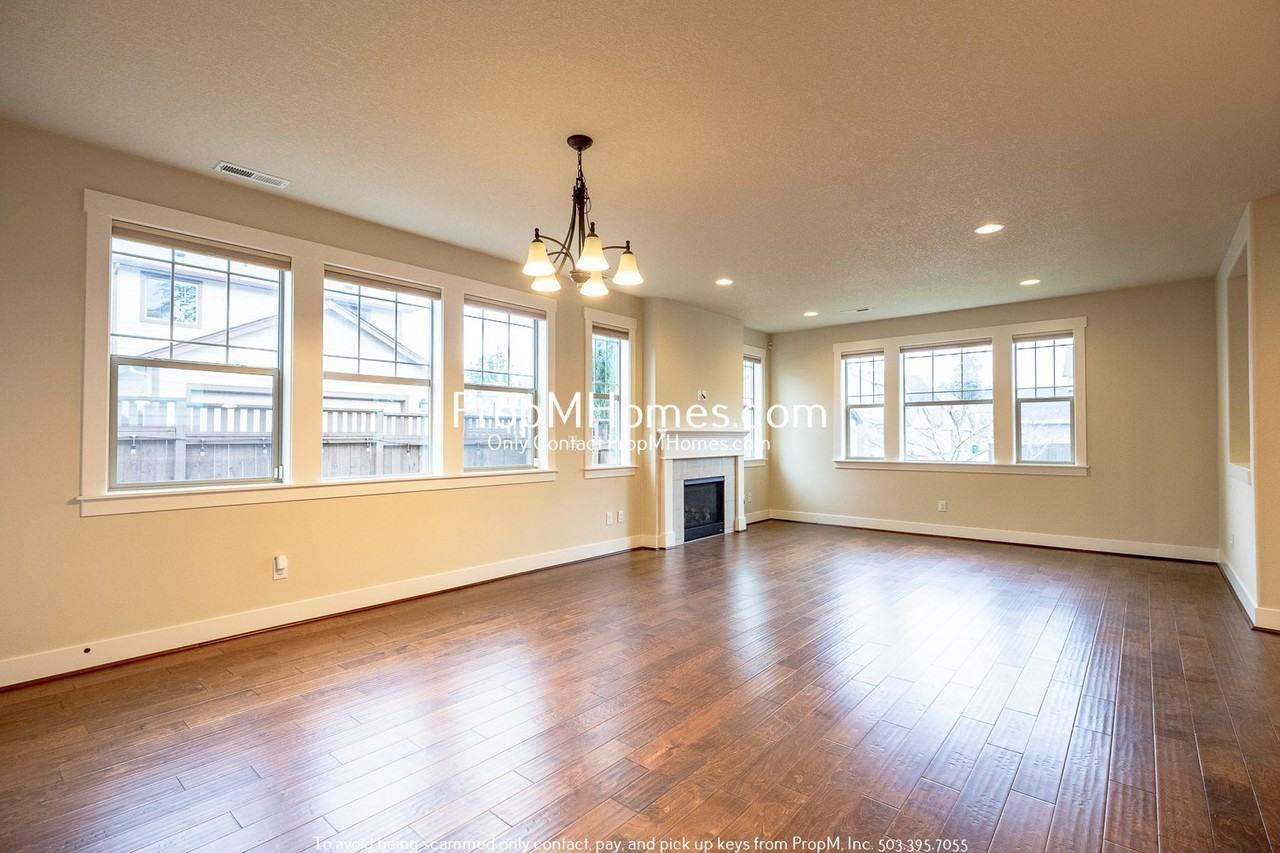 13778 Sw Sabrina Ave - Photo 2 of 20