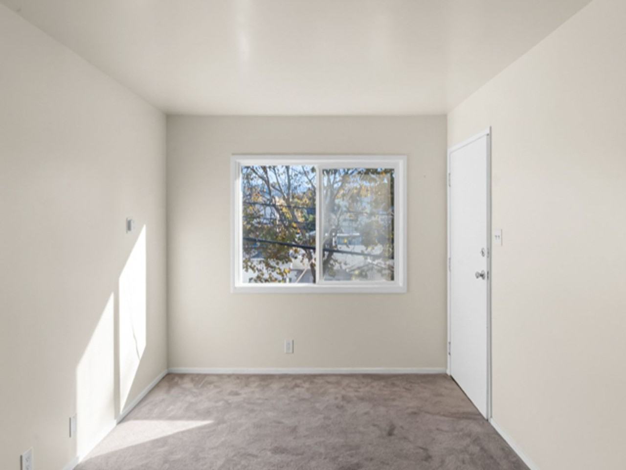 3320 King St - Photo 2 of 6