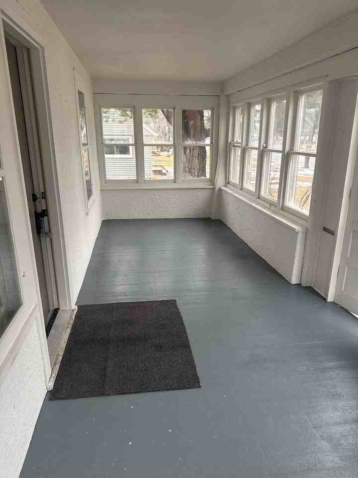 325 Park St S - Photo 3 of 12