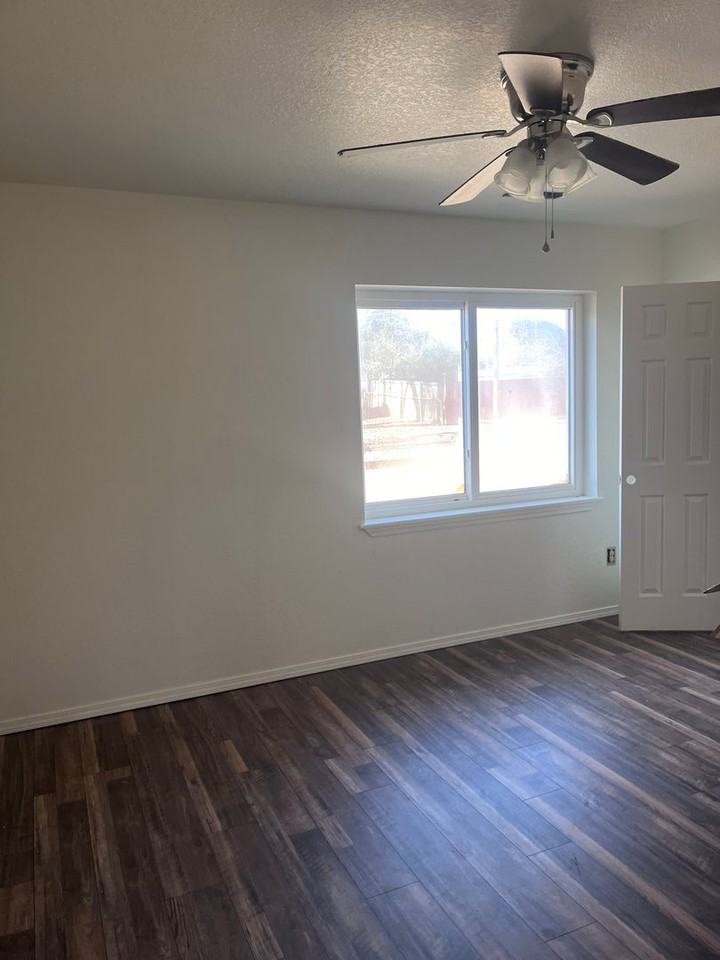1310 N 27th St - Photo 2 of 7