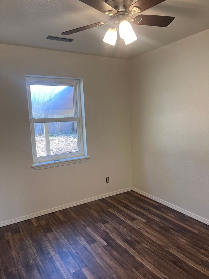 1310 N 27th St - Photo 3 of 7
