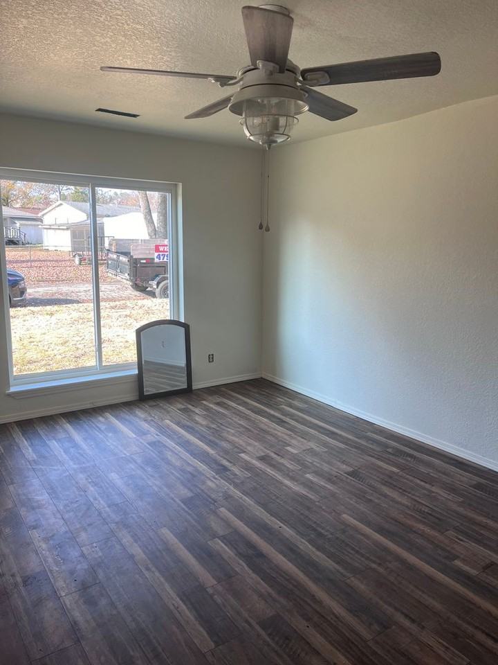 1310 N 27th St - Photo 6 of 7