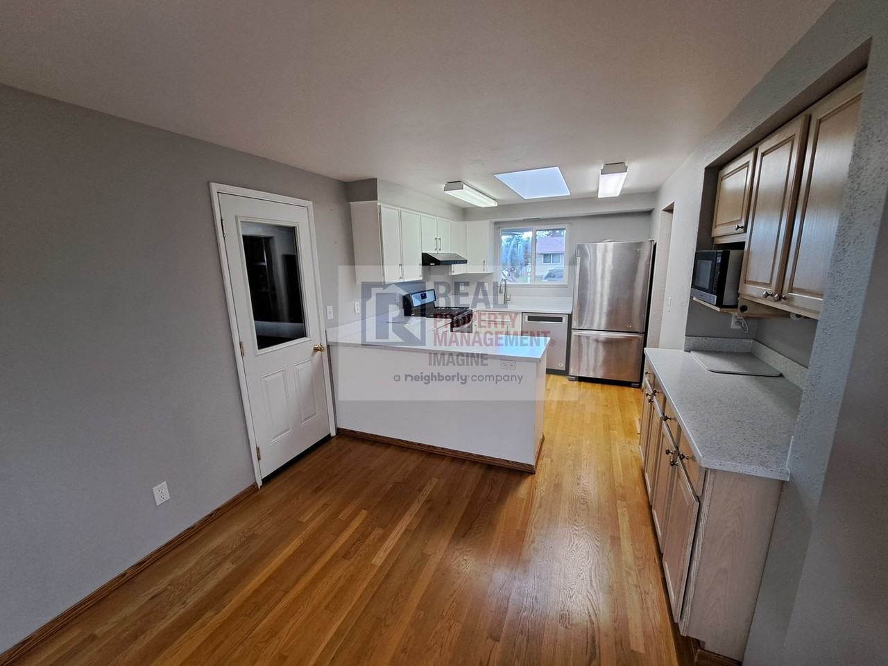 610 Wallace St - Photo 3 of 24