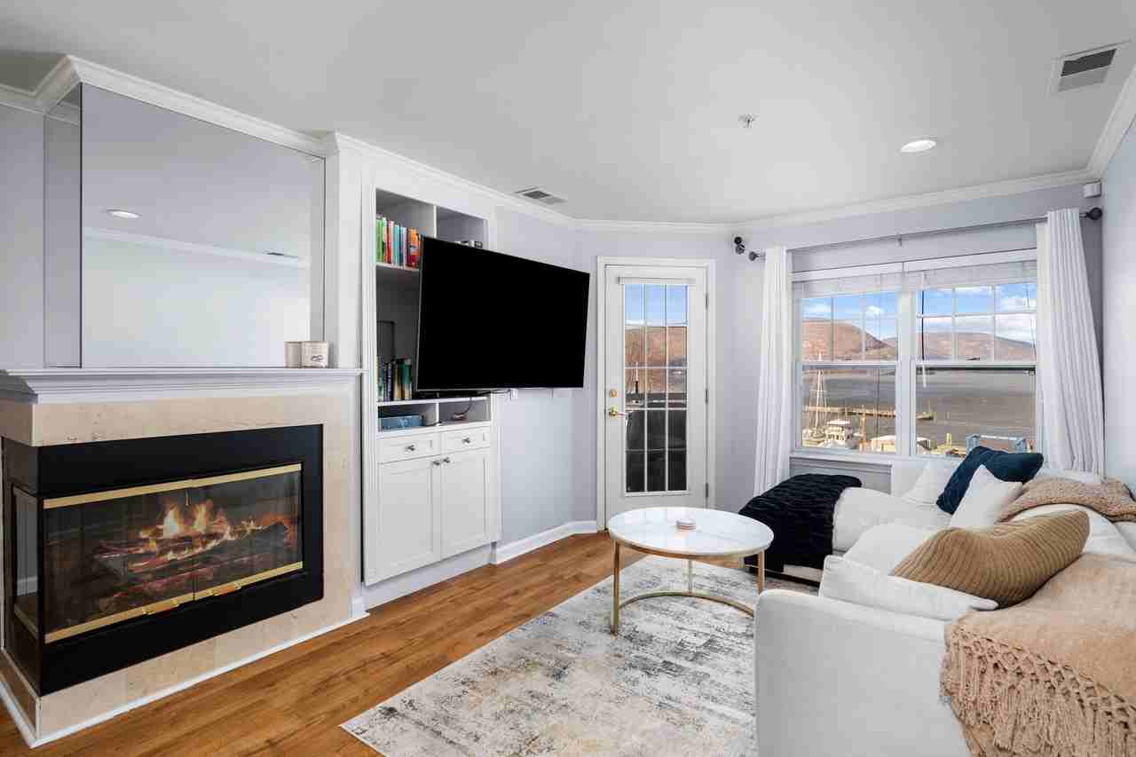 226 Waterside Close - Photo 2 of 33