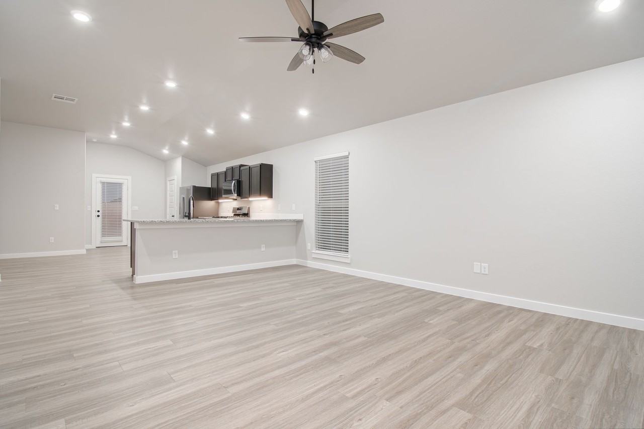 6008 Sparrow St - Photo 2 of 22