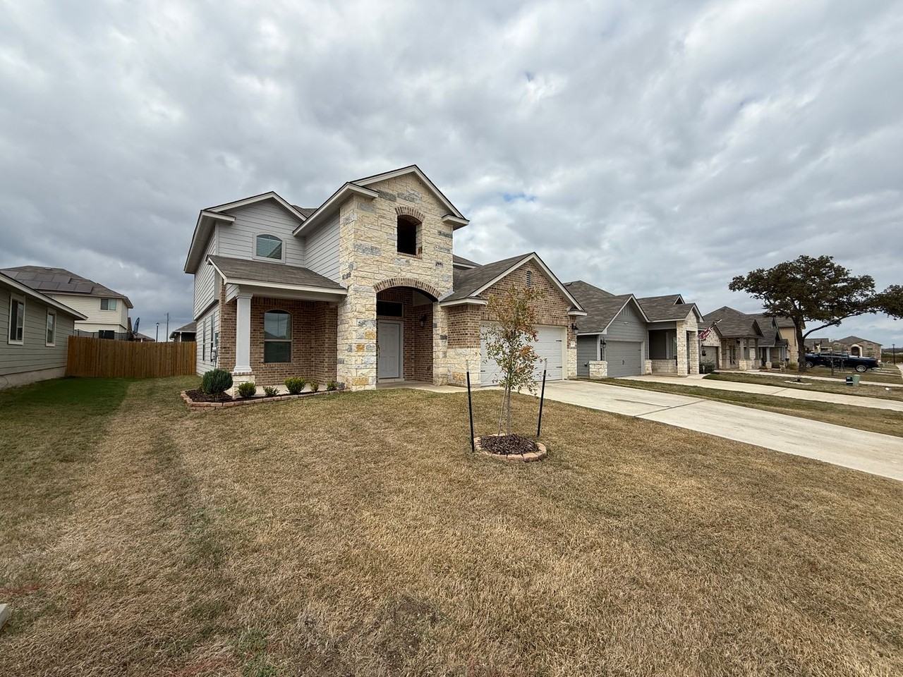 2333 Aylesbury Drive - Photo 2 of 35