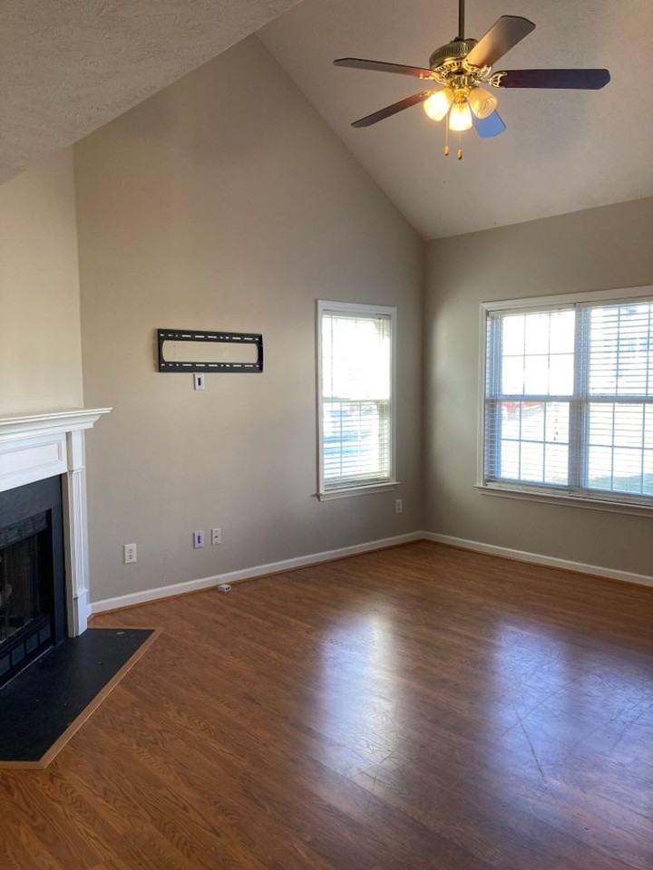 4424 Winton Dr - Photo 5 of 16