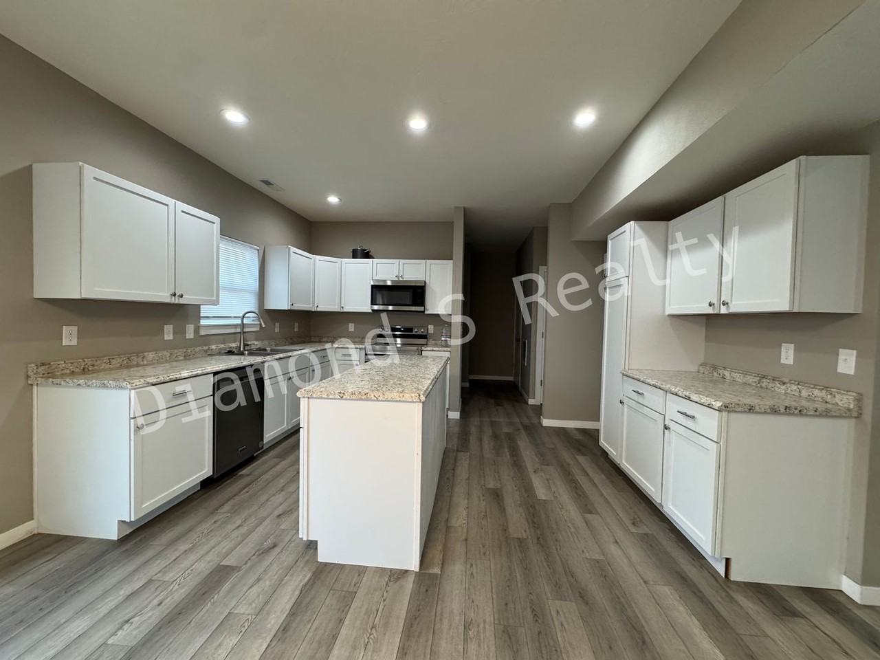 2112 N 26th St - Photo 5 of 19