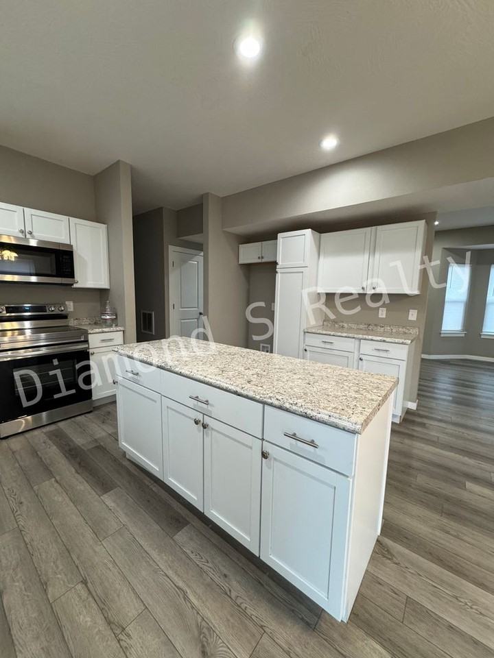 2112 N 26th St - Photo 6 of 19