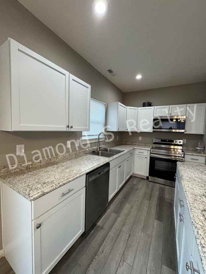 2112 N 26th St - Photo 7 of 19