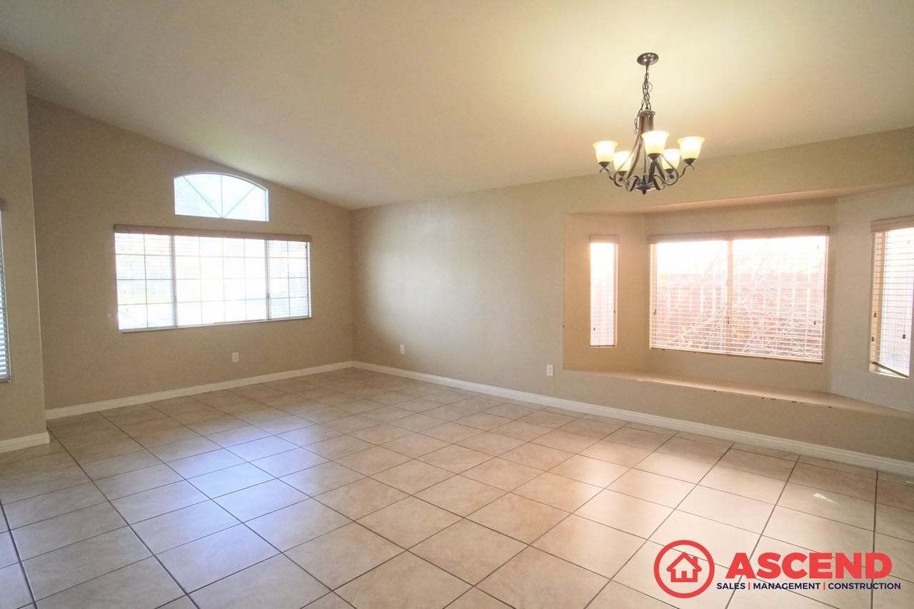 7412 Chilibre St - Photo 3 of 9