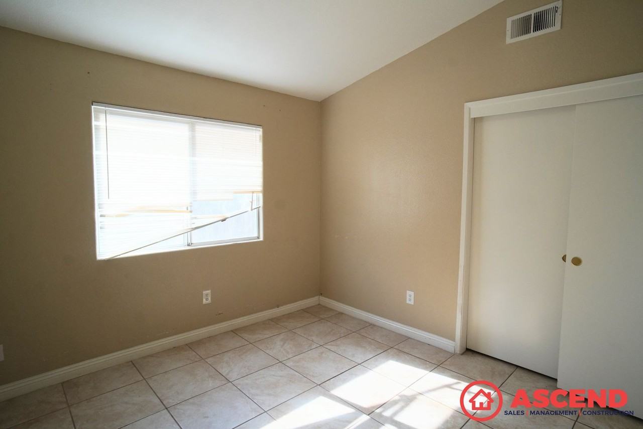 7412 Chilibre St - Photo 5 of 9