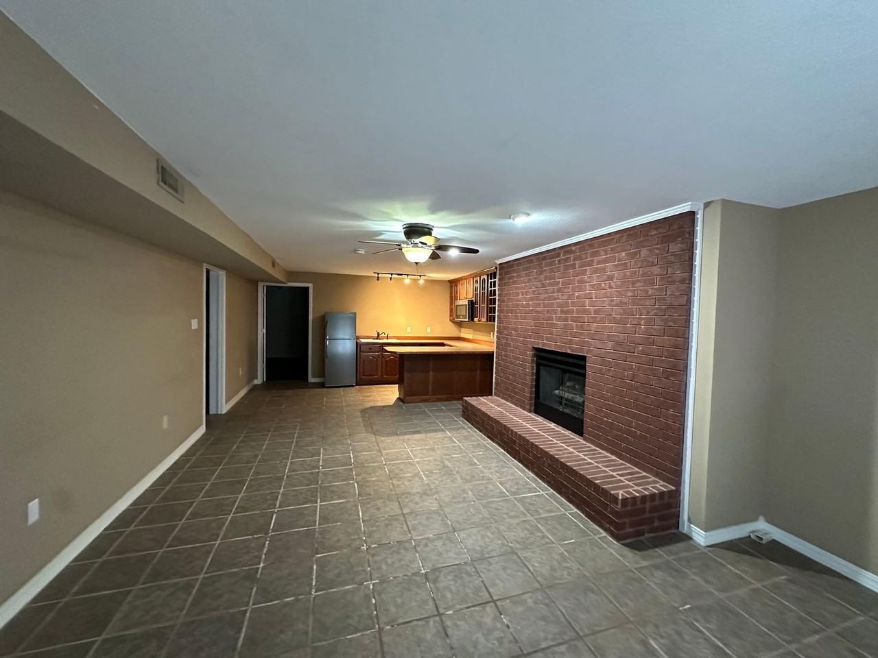 401 Carden Pl - Photo 3 of 11