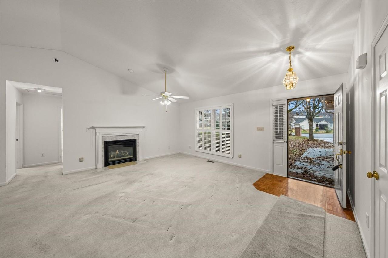 318 Bream Ct - Photo 3 of 24