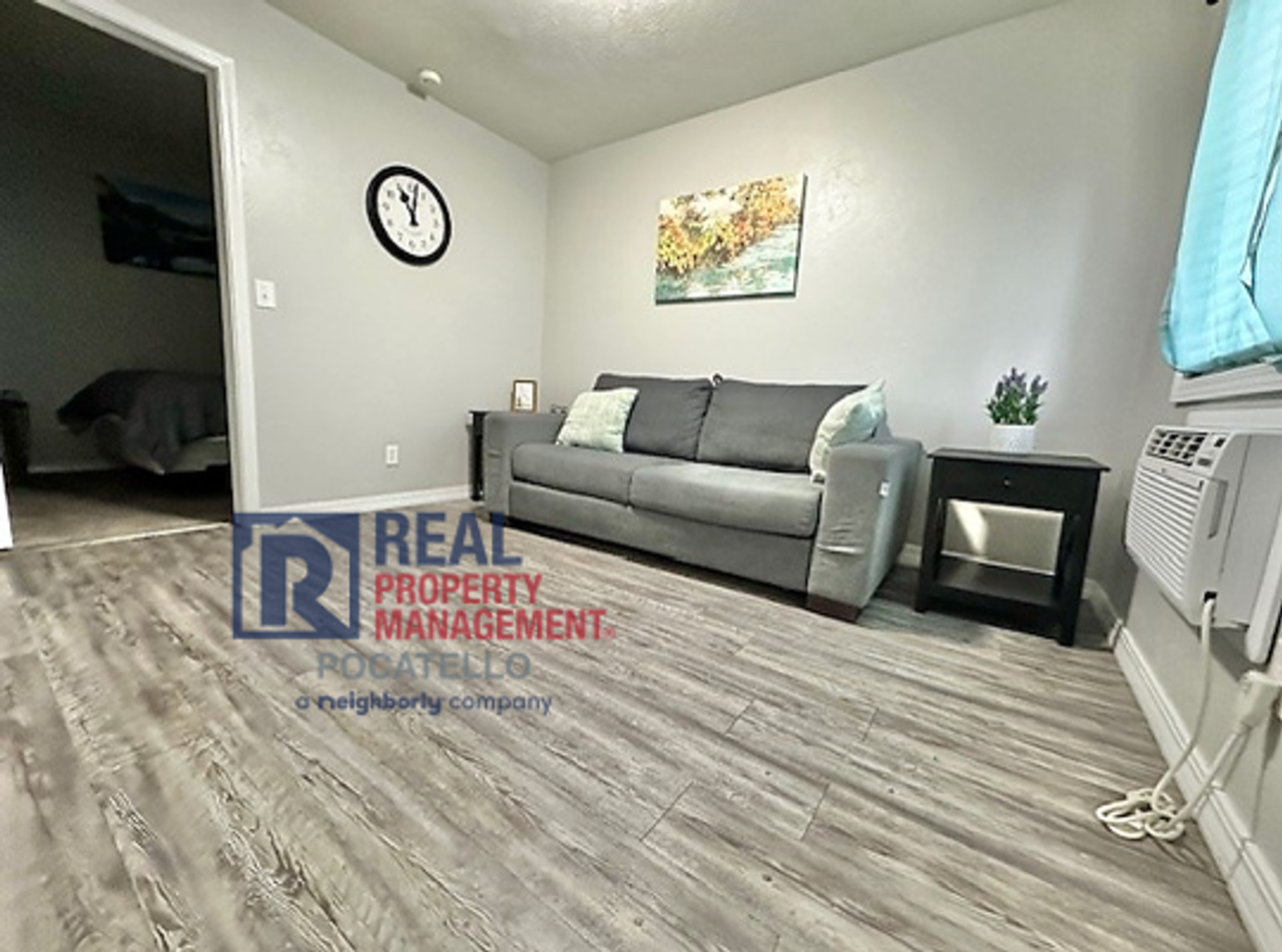 1028 E Custer St - Photo 2 of 11