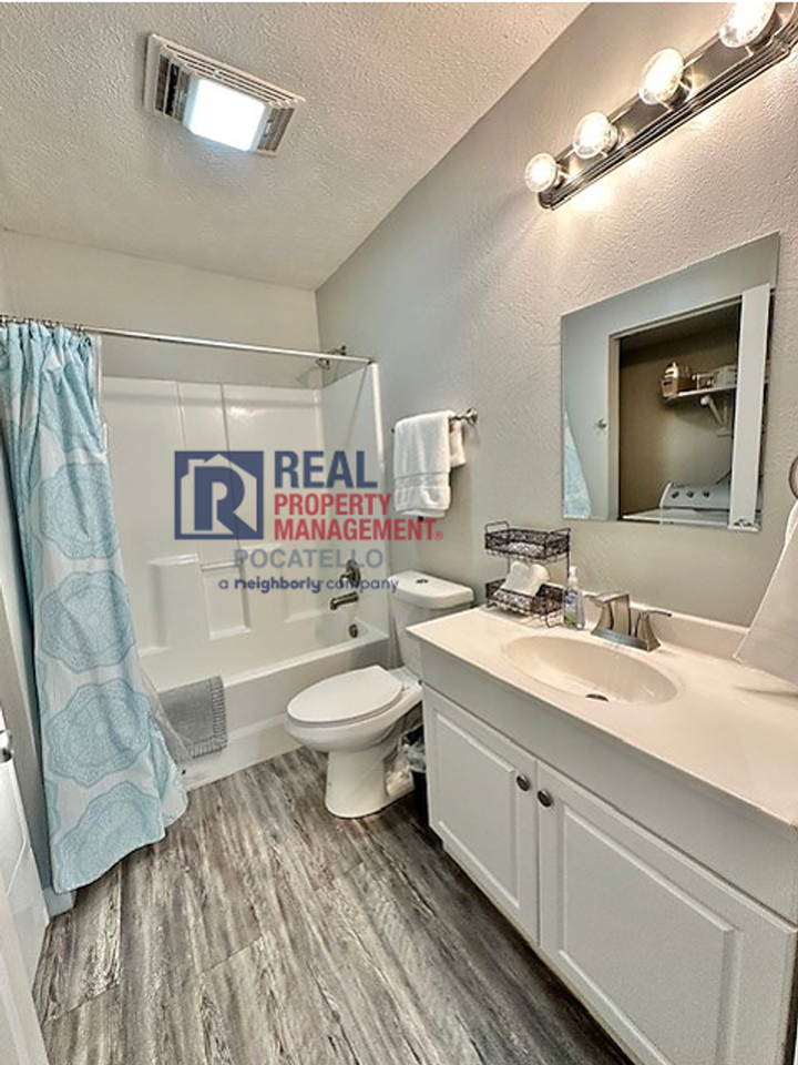 1028 E Custer St - Photo 4 of 11