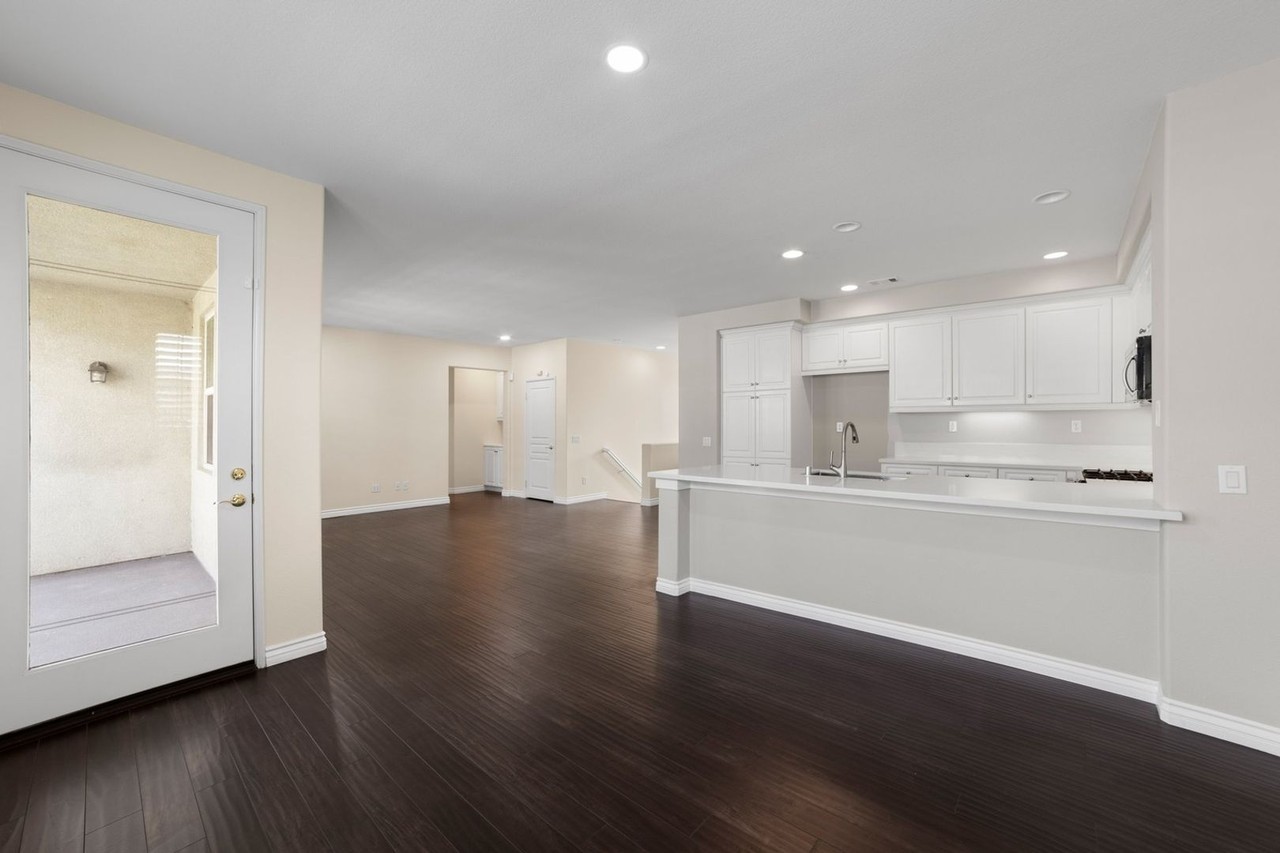 7709 Hess Pl - Photo 4 of 22