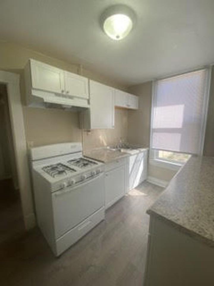 627 Arizona Ave #7 - Photo 6 of 17