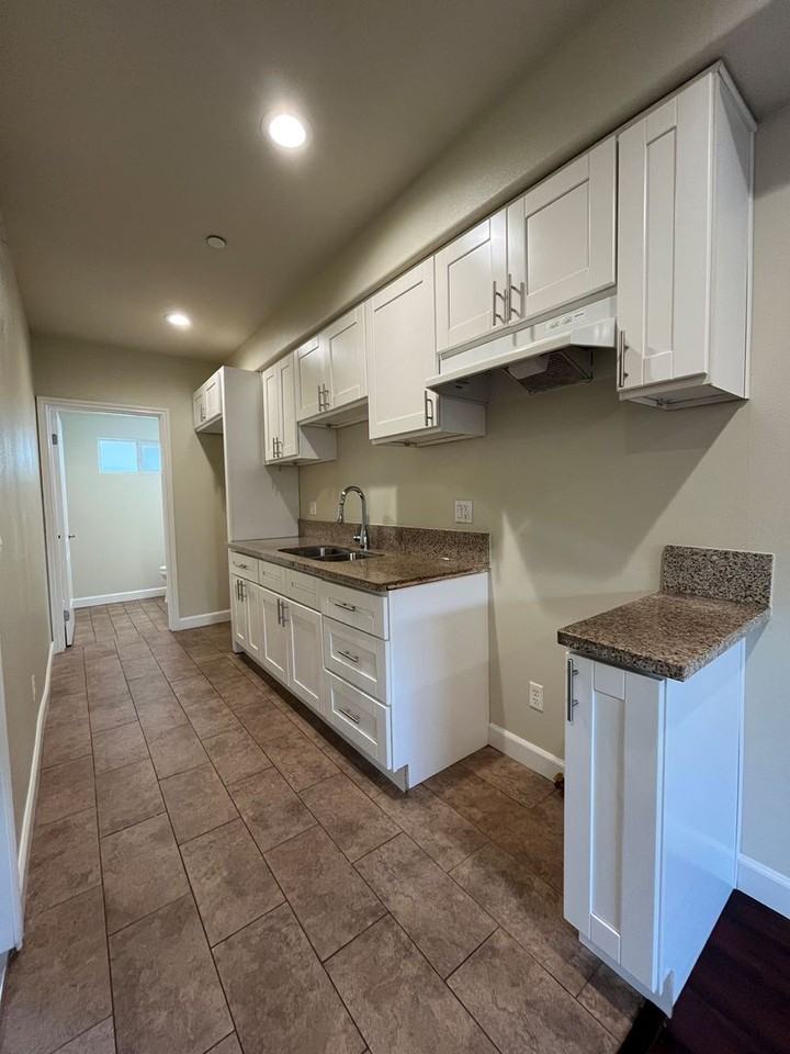 1407 Celis St - Photo 3 of 10